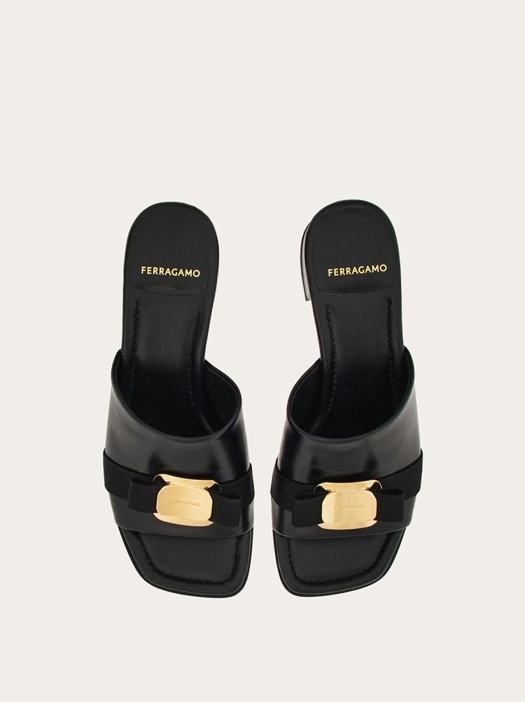 New Vara plate slide - Women | Ferragamo