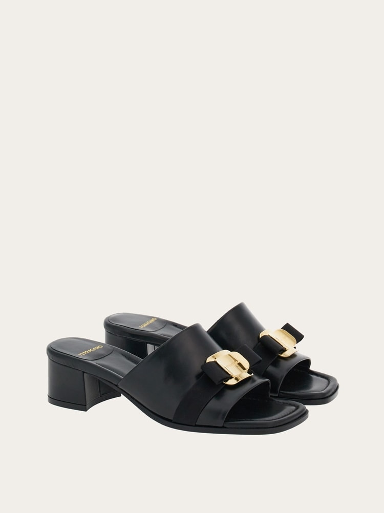 New Vara plate slide - Women | Ferragamo