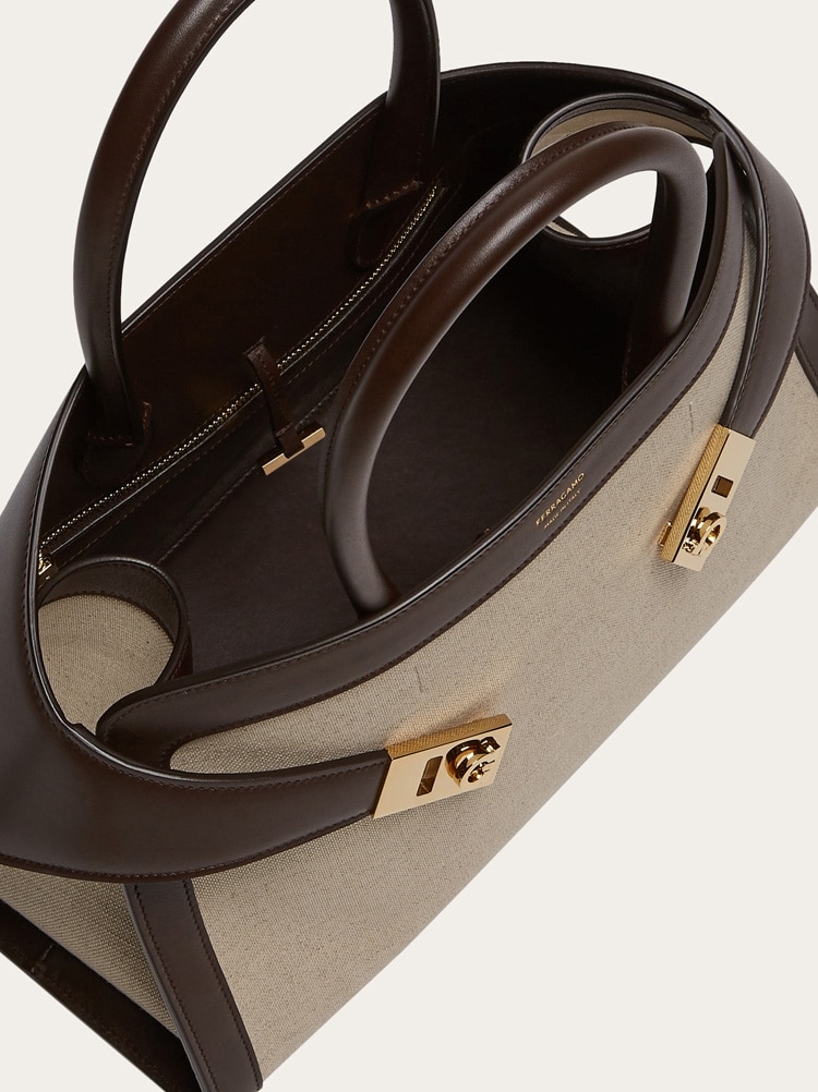 Hug bicolor handbag (M) Gallery image 5