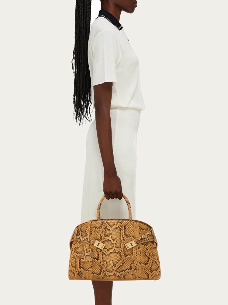 Hug handbag (L) Gallery image 2