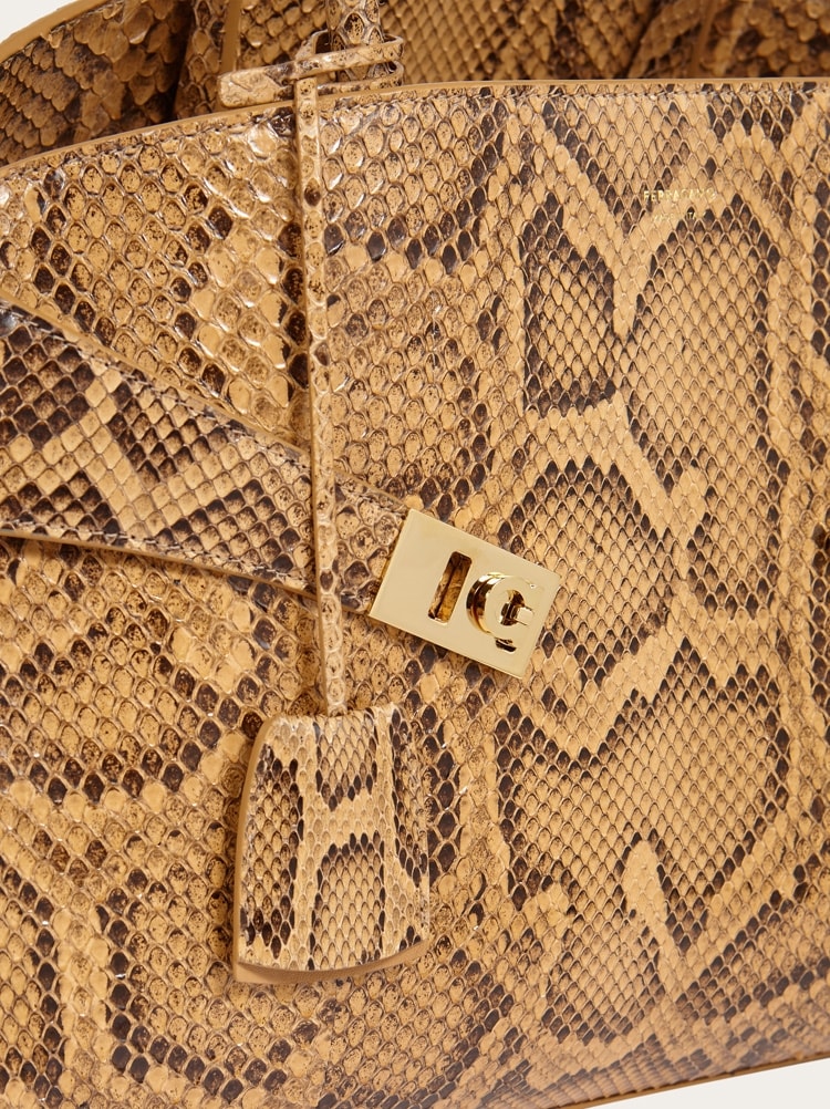 Hug handbag (L) Gallery image 7