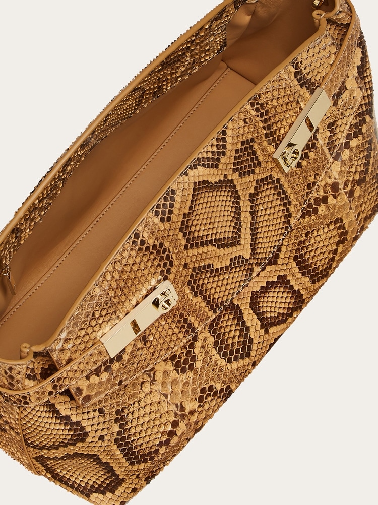 Hug soft crossbody bag Gallery image 6