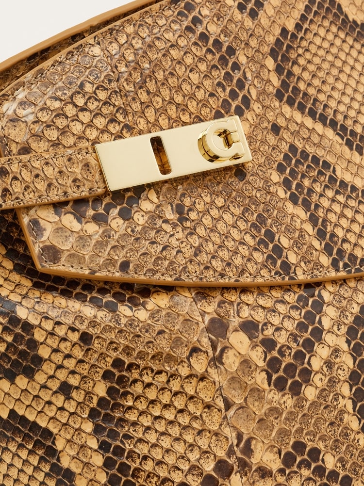 Hug soft crossbody bag Gallery image 8