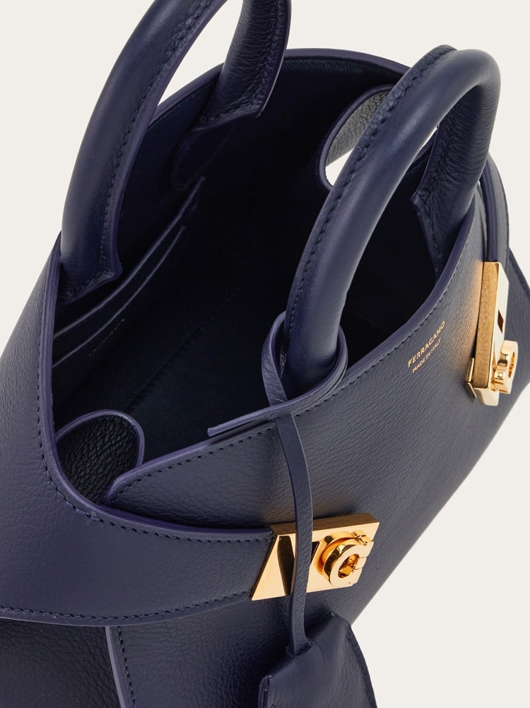 Hug handbag (XS) Gallery image 6