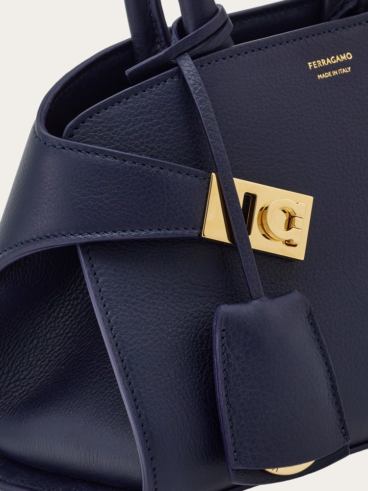 Hug handbag (XS) Gallery image 8