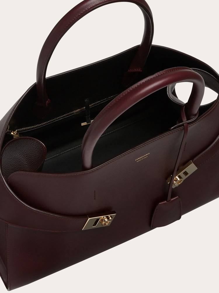 Hug handbag (L) - Women | Ferragamo
