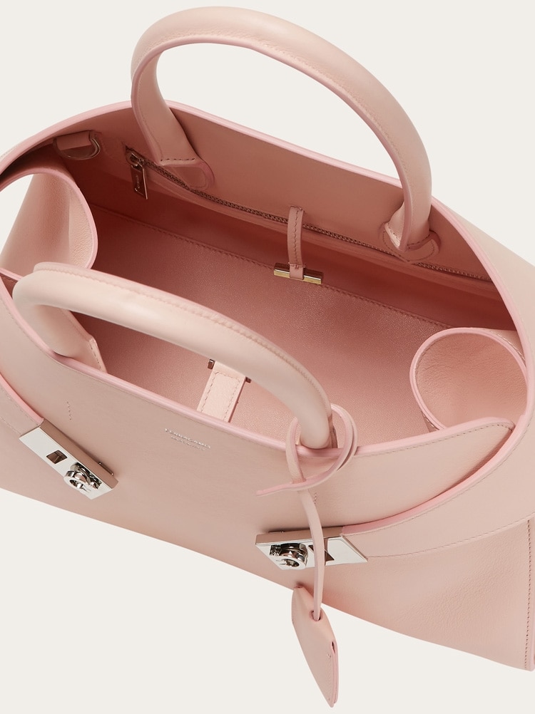 【関税&送料込】Salvatore Ferragamo Pink Leather Large Hug S Pink Leather Large Hug Soft Shoulder Bag – MAYFEYR