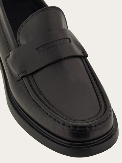 FERRAGAMO 01K544VARAB785408 関税送料込 Penny loafer with signature - Men | Ferragamo