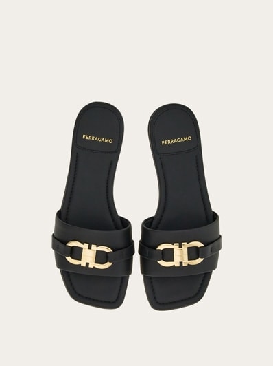 サンダル・ミュール FLAT SLIDE GANCINI ORNAMENT Flat slide with Gancini ornament - Women | Ferragamo