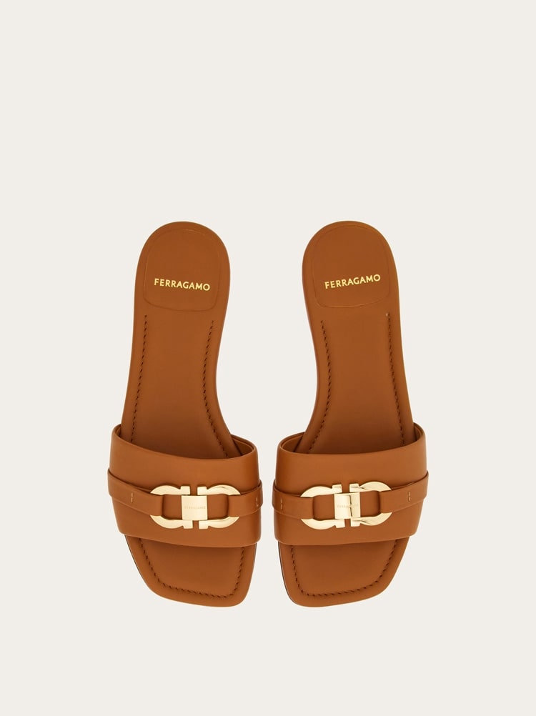 サンダル・ミュール FERRAGAMO SS24 SLIDE SANDAL (01G997_769636001) Salvatore Ferragamo Sandals Women Rubber Heavenly/Sky | B
