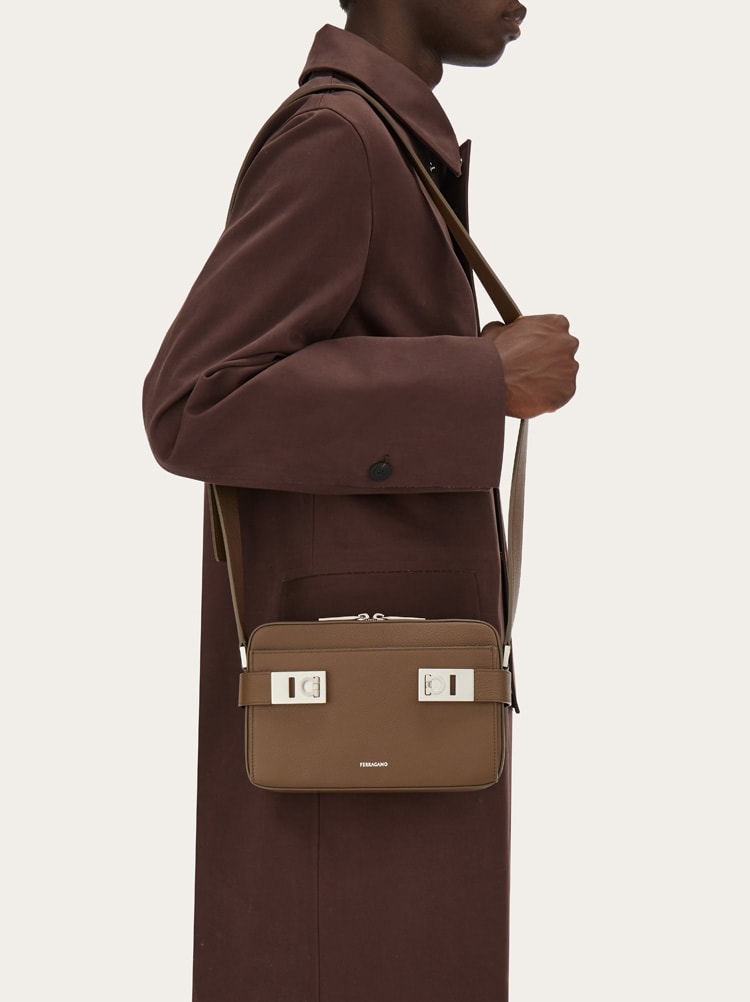 Bolso bandolera East-West con hebillas Gancini Gallery image 2
