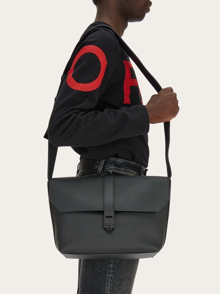 Messenger bag with Gancini buckle (M) Gallery image 2