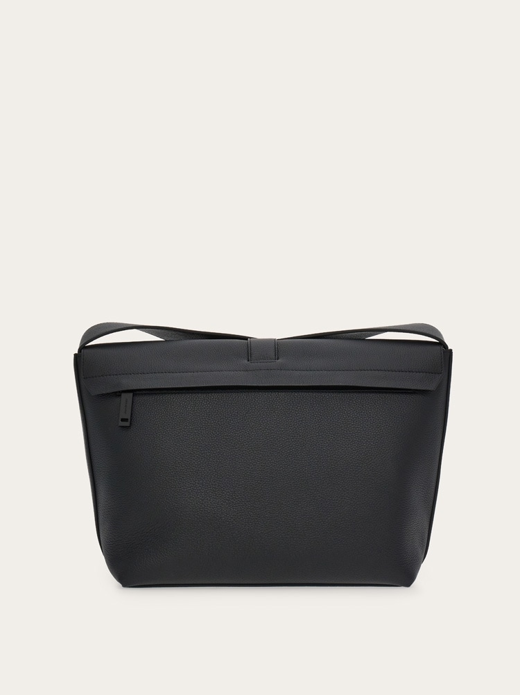 Messenger bag with Gancini buckle (M) Gallery image 4