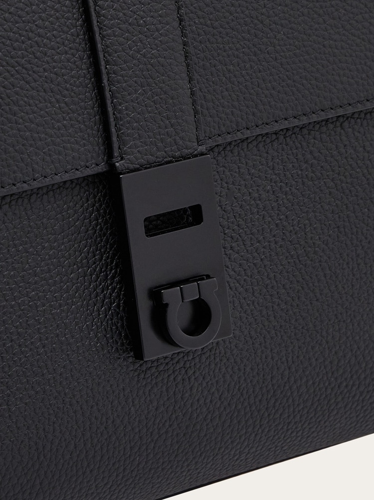 Messenger bag with Gancini buckle (M) Gallery image 6