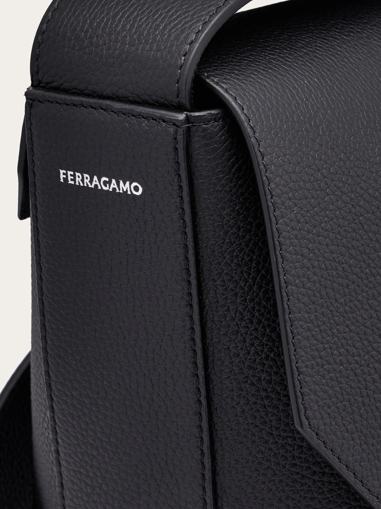 Messenger bag with Gancini buckle (M) Gallery image 7