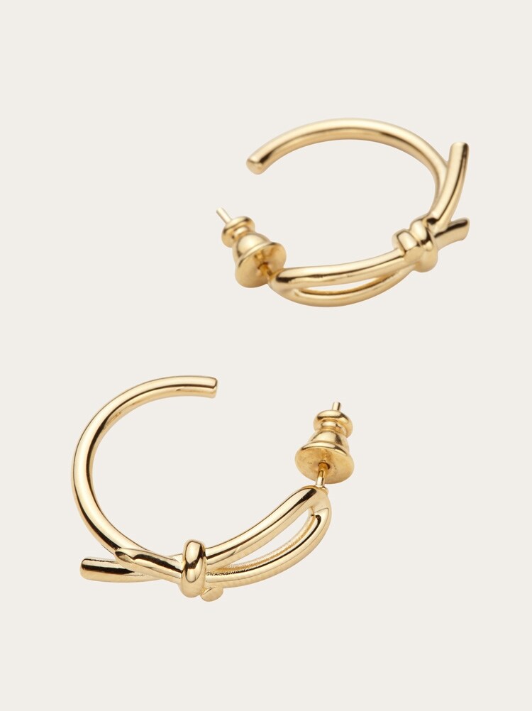 Slim earrings with asymmetric bow Gallery image 2