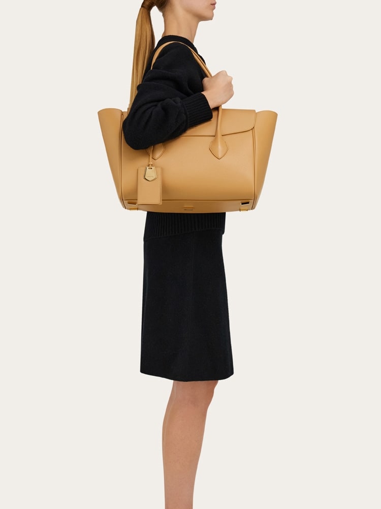 East-West tote bag (XL) Gallery image 3