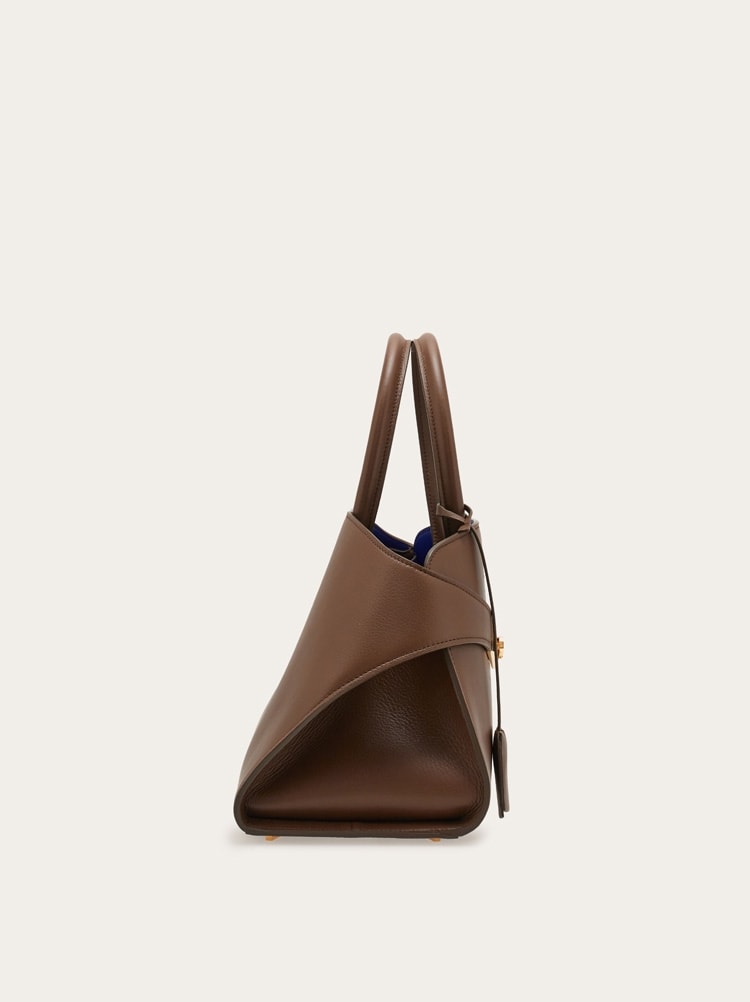 Hug bicolor handbag (M) Gallery image 4