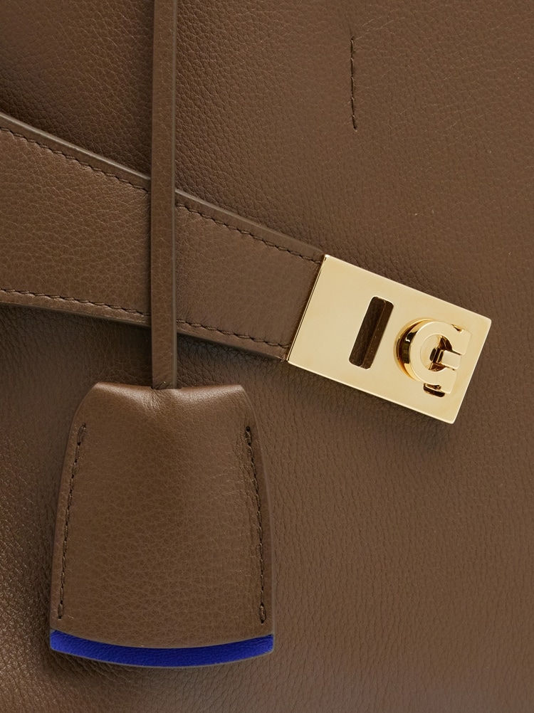 Hug bicolor handbag (L) Gallery image 8