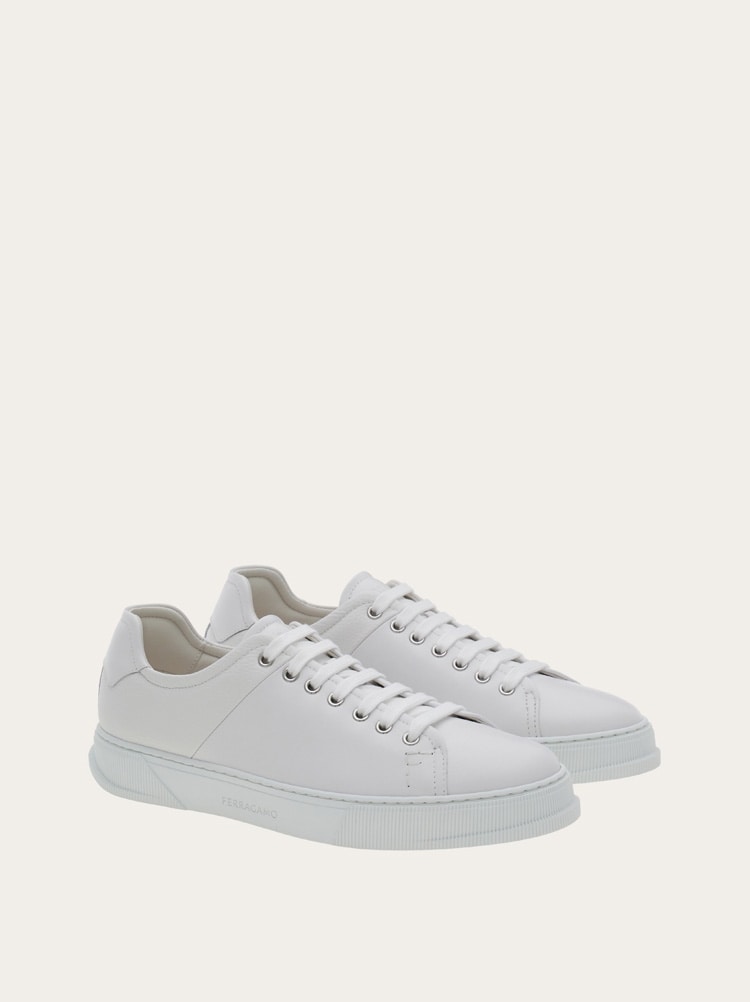 Low cut sneaker Gallery image 2
