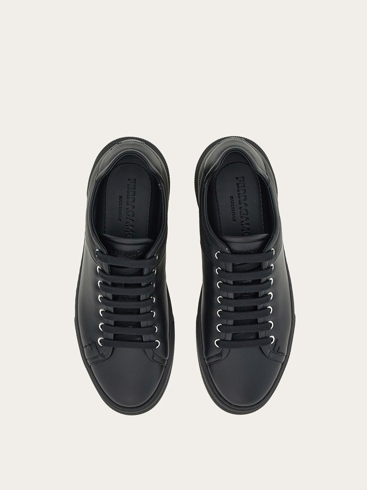 Low cut sneaker Gallery image 3