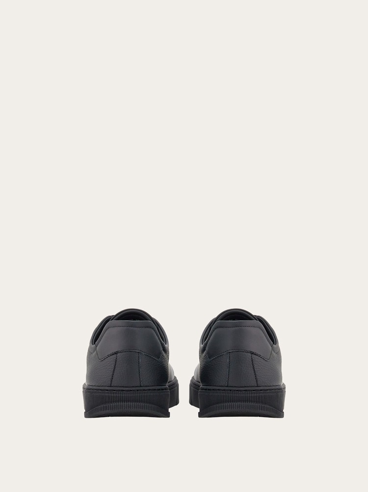 Low cut sneaker Gallery image 4