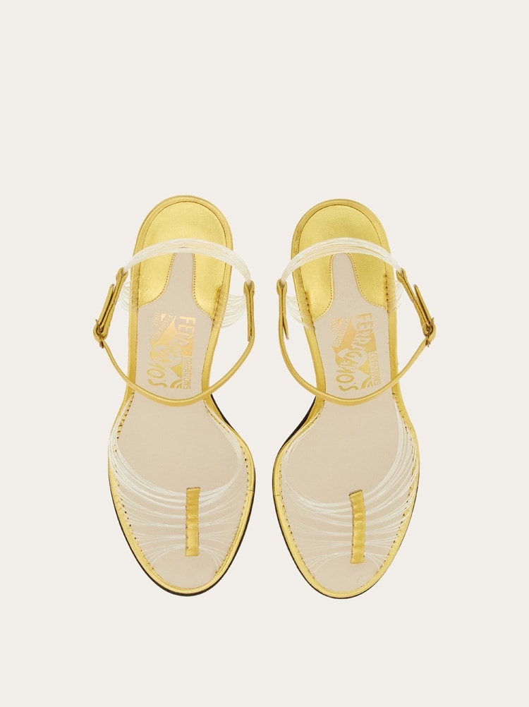 サンダル・ミュール Salvatore Ferragamo Tacco Oro Sandalo SALVATORE FERRAGAMO; Flip Flop Rubber Sandals With Gold