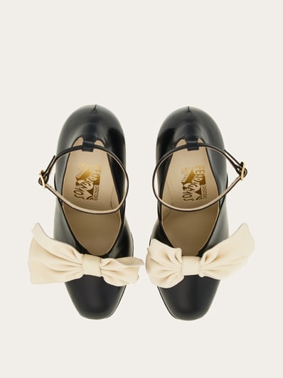 Salvatore Ferragamo アイボリーハイヒール Bridal - Sandal with mini bow - Women | Ferragamo