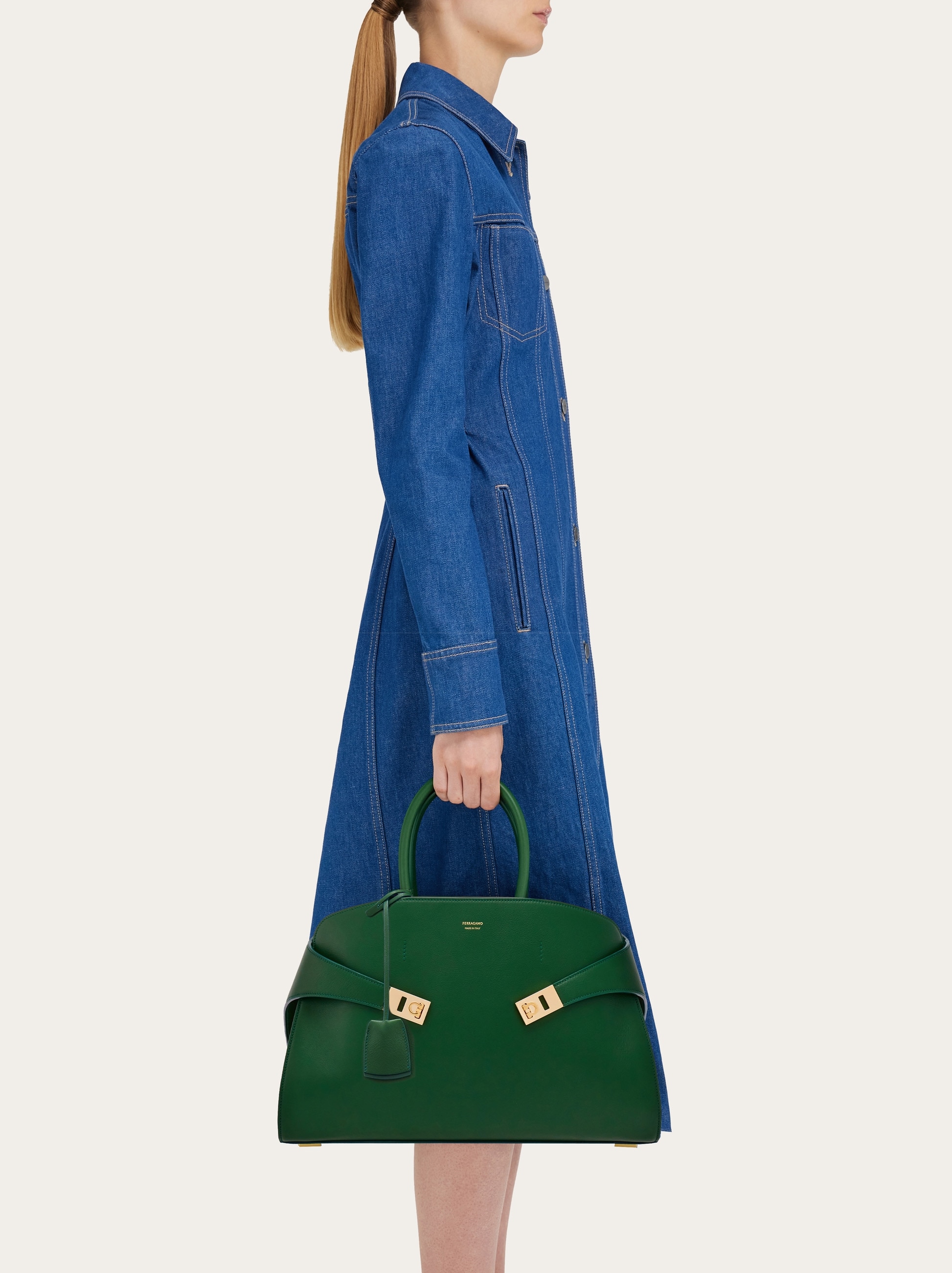 Hug handbag (L) - Women | Ferragamo
