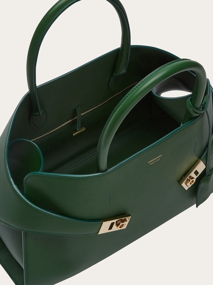 Hug handbag (L) Gallery image 6