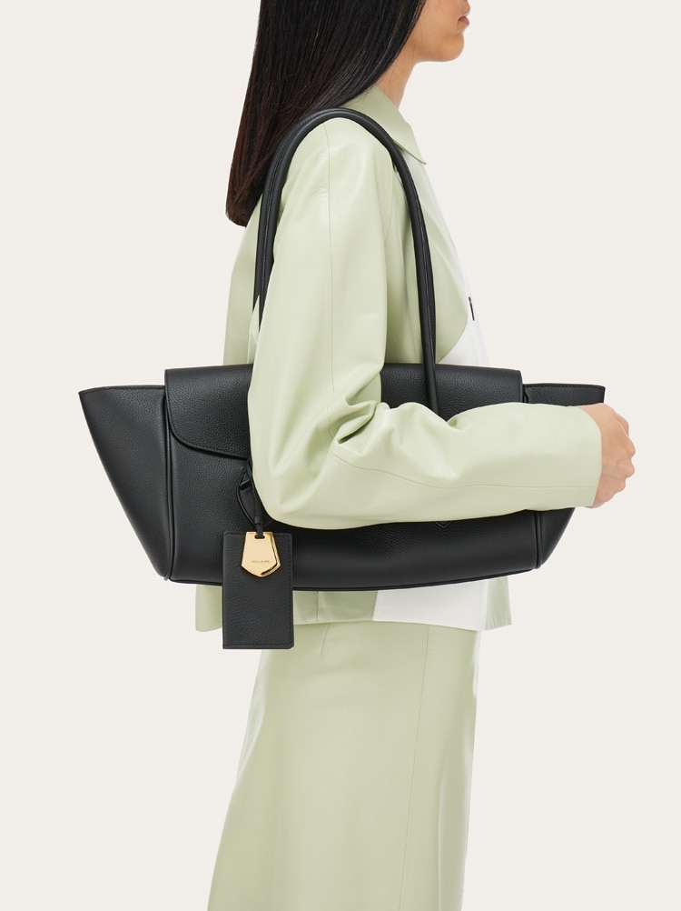 East-West tote bag (M) Gallery image 2