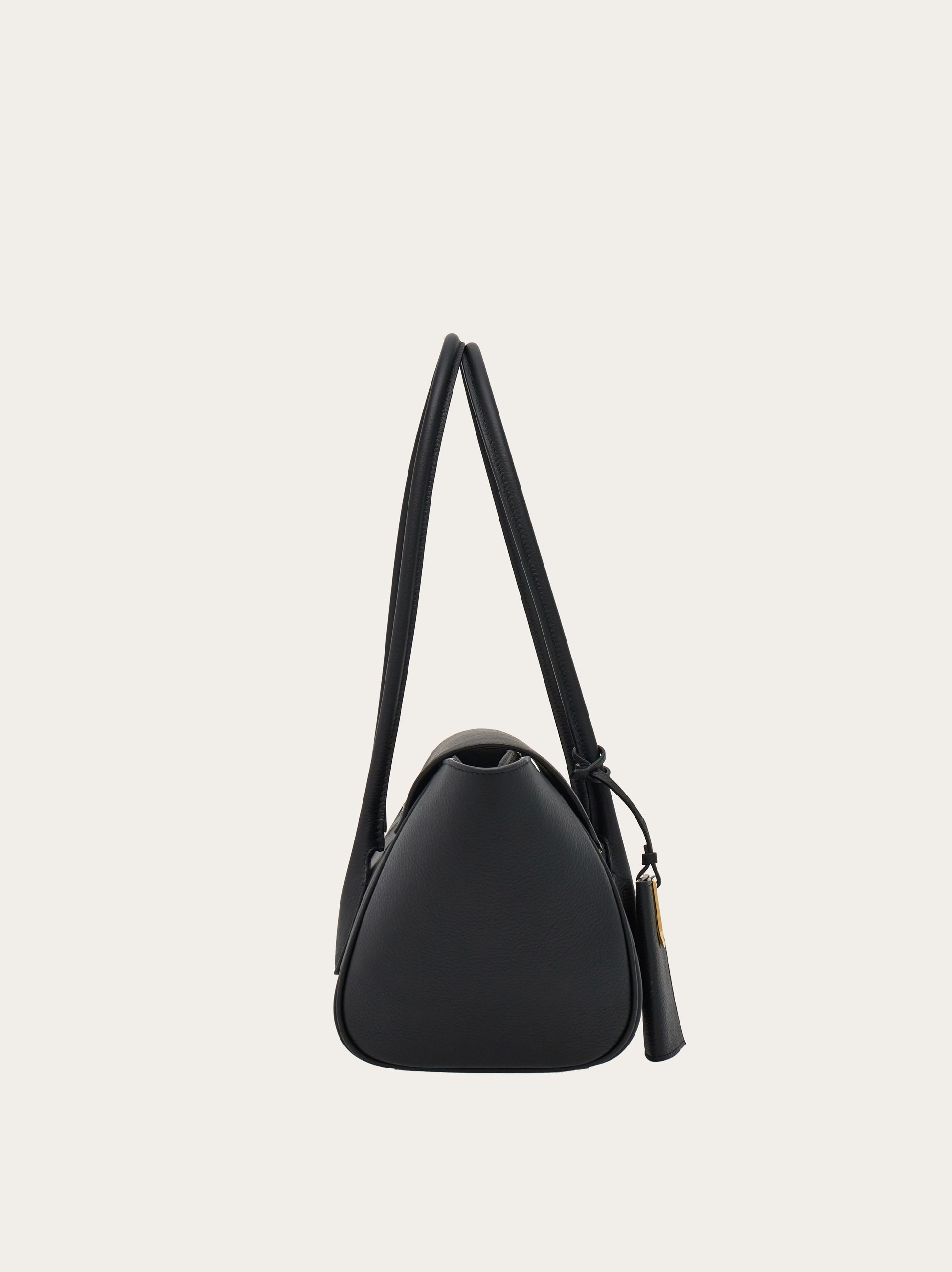 ■FERRAGAMO■ Small East West Iconic Tote Bag Black 21295875 22466021_53180843_600.jpg