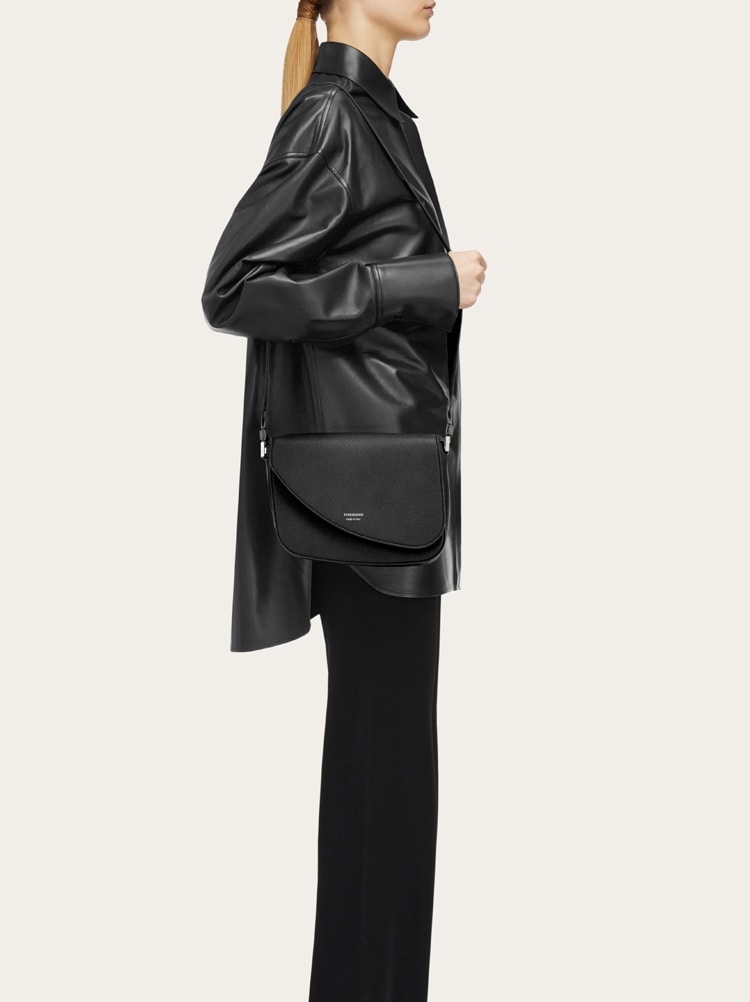 Salvatore Ferragamo - Fiammaハンドバッグ 2WAY Fiamma messenger bag (S) - Men | Ferragamo