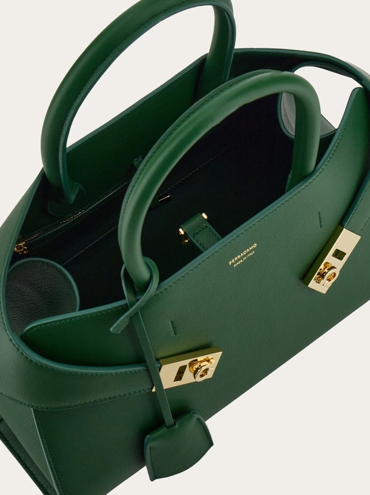 Hug handbag (M) Gallery image 6