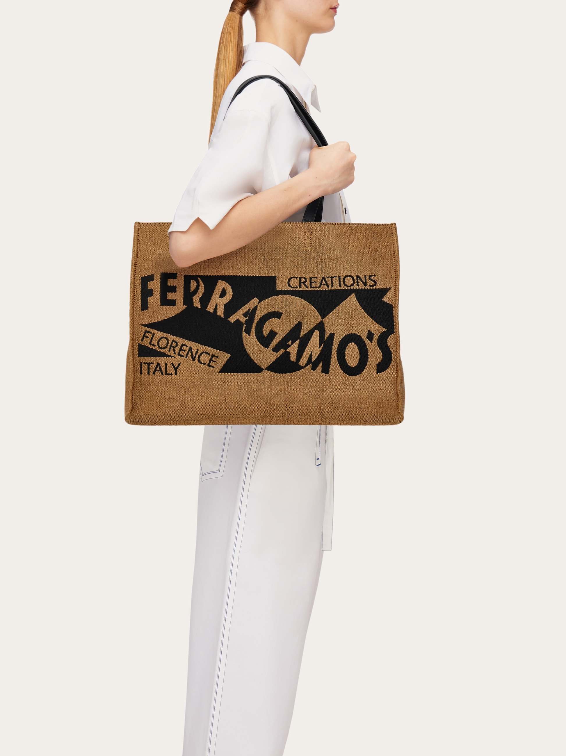 Tote bag with logo (XL) - Women | Ferragamo