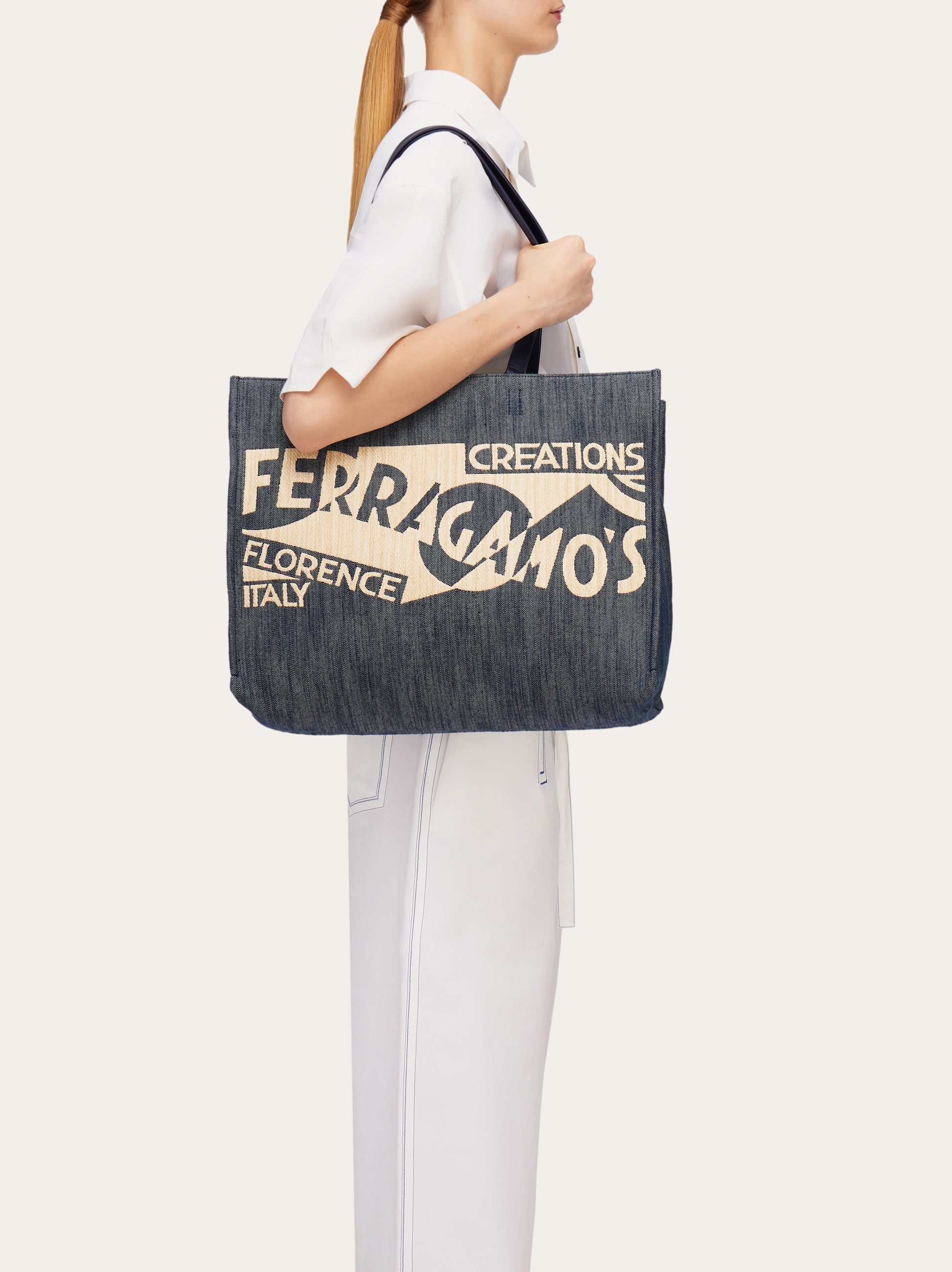 Tote bag with logo (XL) - Women | Ferragamo