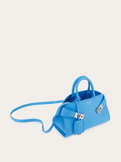 ★国内発送★【Ferragamo】Hug ハンドバッグ (XS) Hug ハンドバッグ (XS) - ウィメンズ | Ferragamo