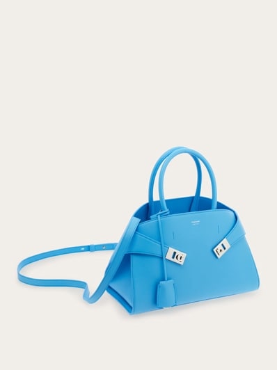 【送料&関税込】Ferragamo Hug Pouch L Ferragamo Hug Pouch L | italist