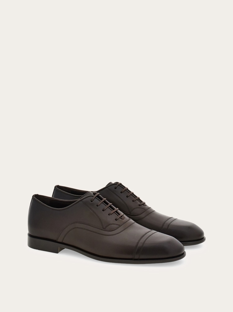 美品Ferragamo トラメッザ　ホールカット　ブラウン レースアップシューズ 美品Ferragamo トラメッザ ホールカット ブラウン レースアップ