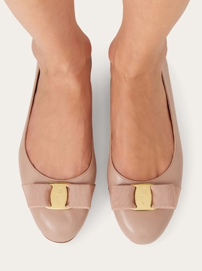 週末値下げ　美品Salvatore Ferragamo ヴァリナvarina 現地価格セール Varina ヴァリナ FERRAGAMO(フェラガモ) 靴