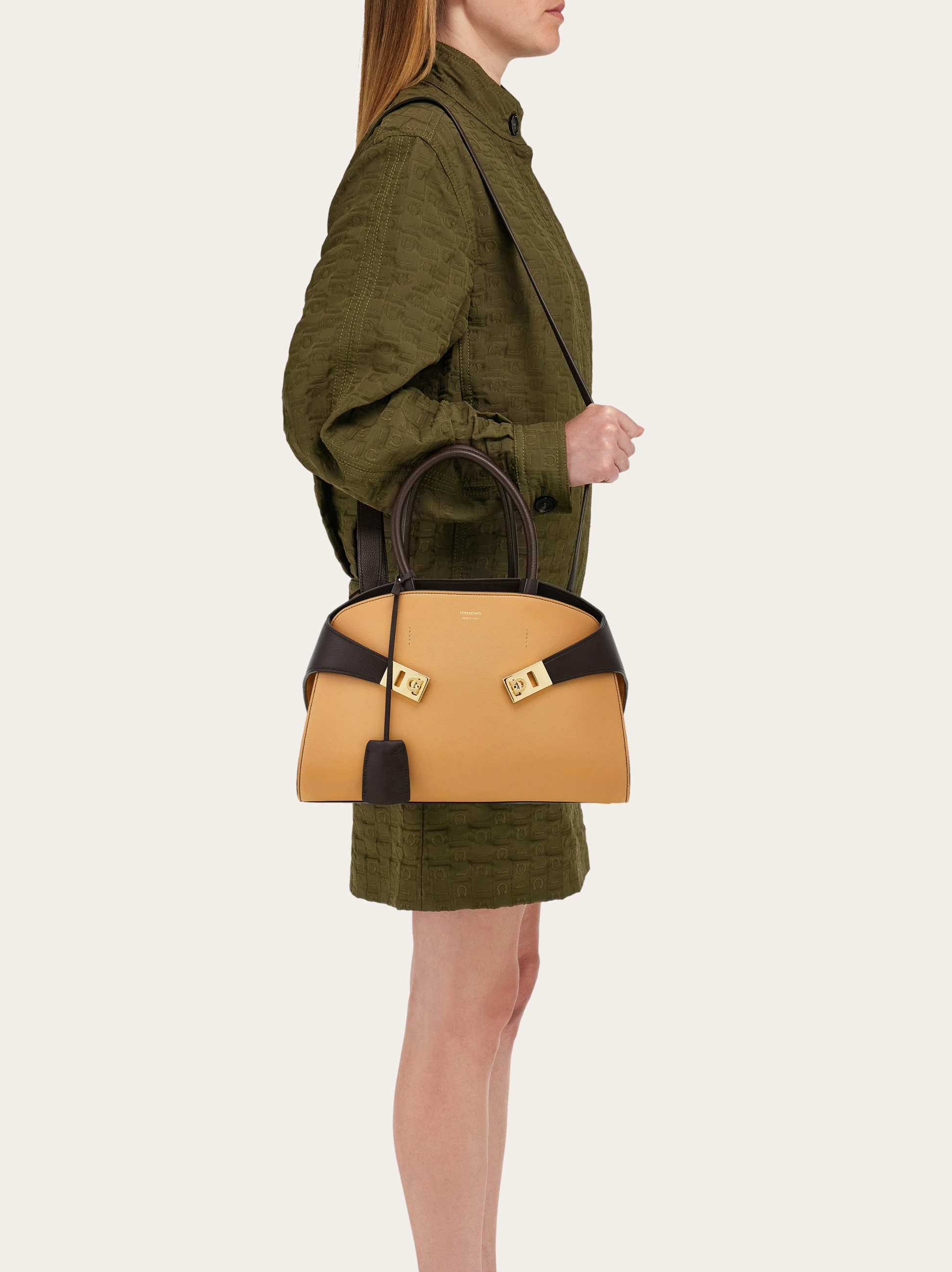 人気！FERRAGAMO ブラウン L Hug バッグ Ferragamo | Hug small light brown bag | Savannahs
