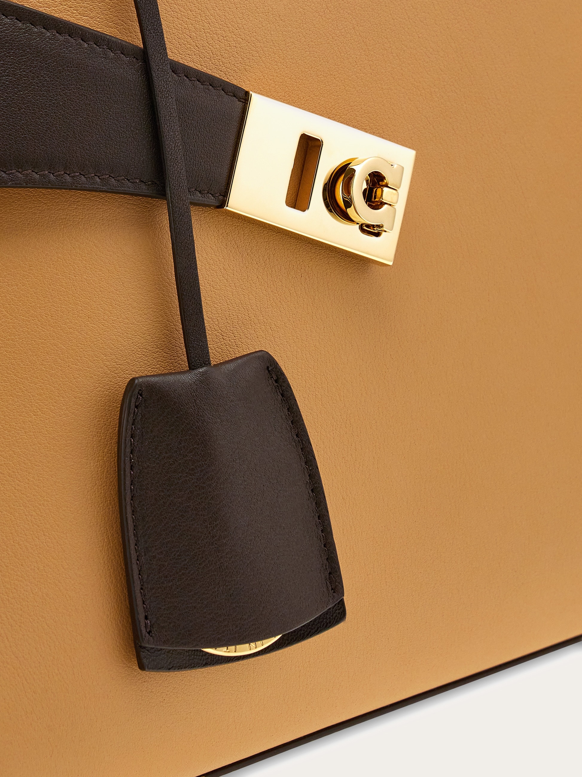 サルバトーレフェラガモ　ハンドバッグ　ツートン　バイカラー 767651_05_cart_r20.jpg