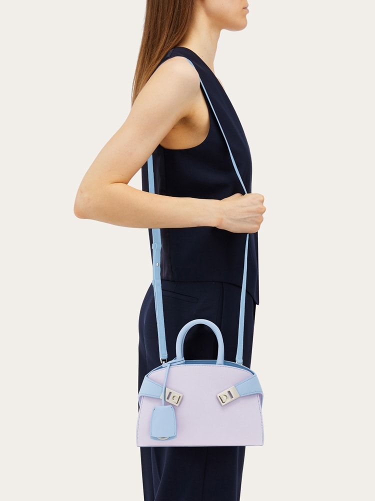 Hug bicolor handbag (XS) Gallery image 3