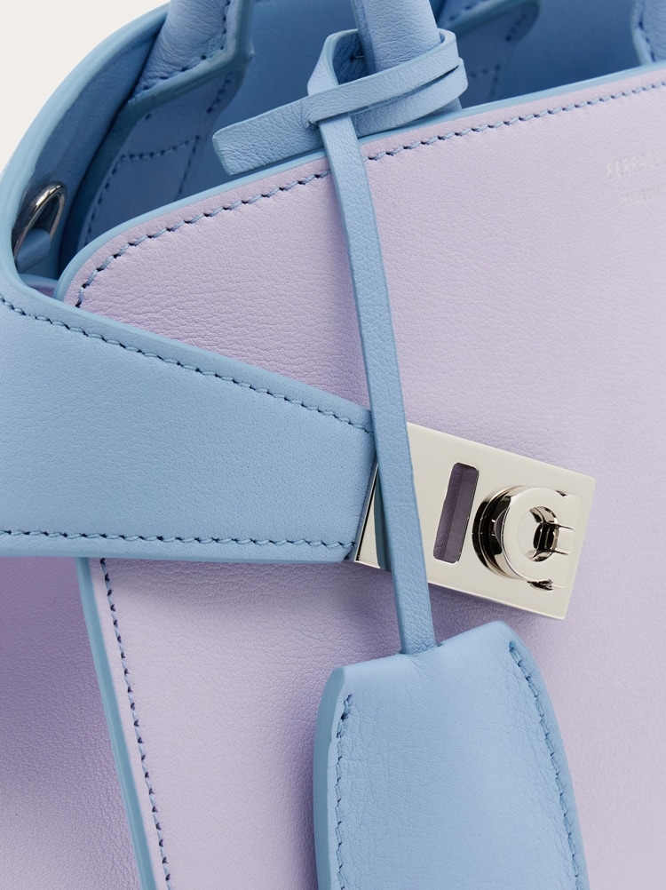 Hug bicolor handbag (XS) Gallery image 8