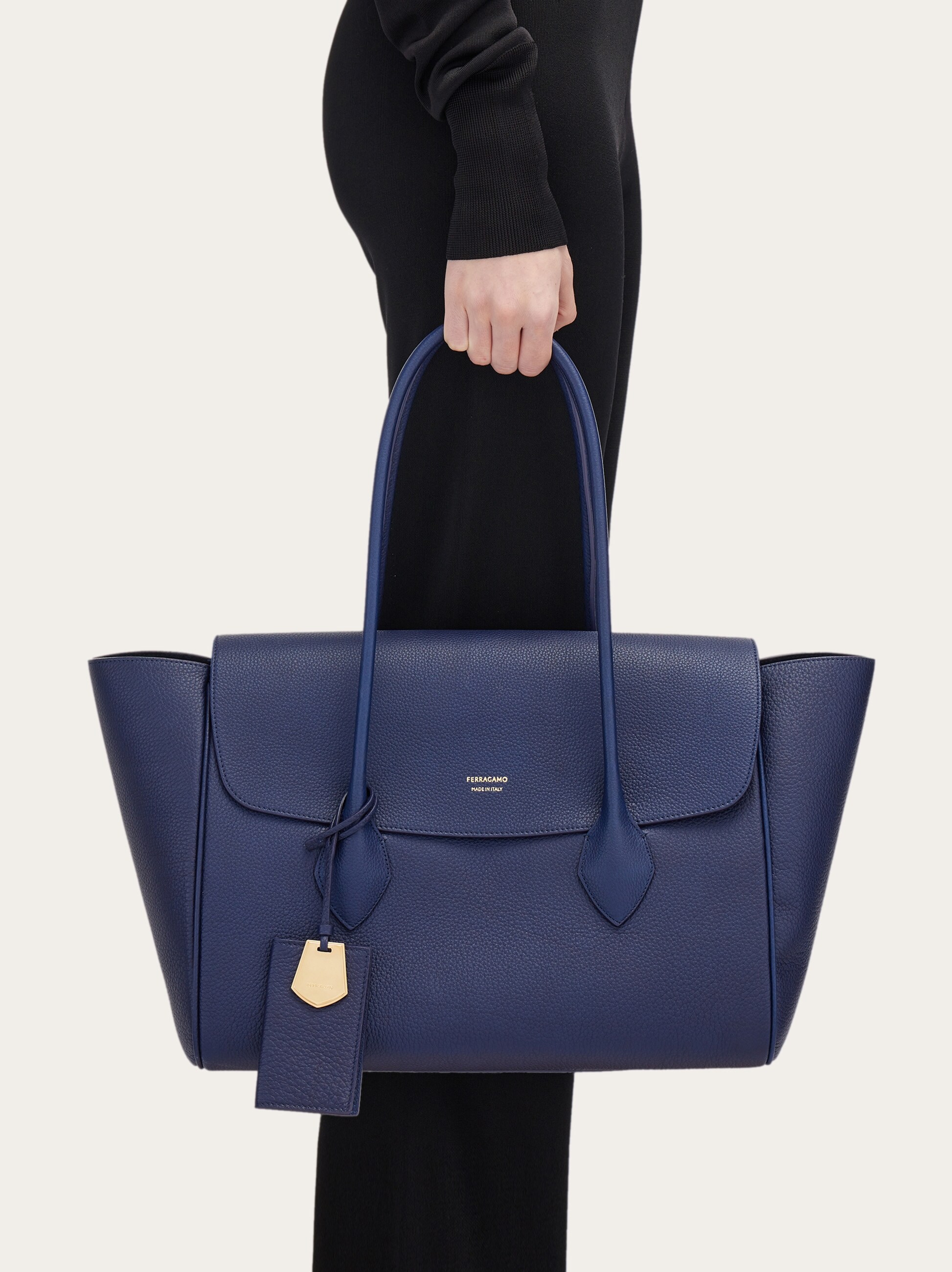 East-West tote bag (XL) - Women | Ferragamo