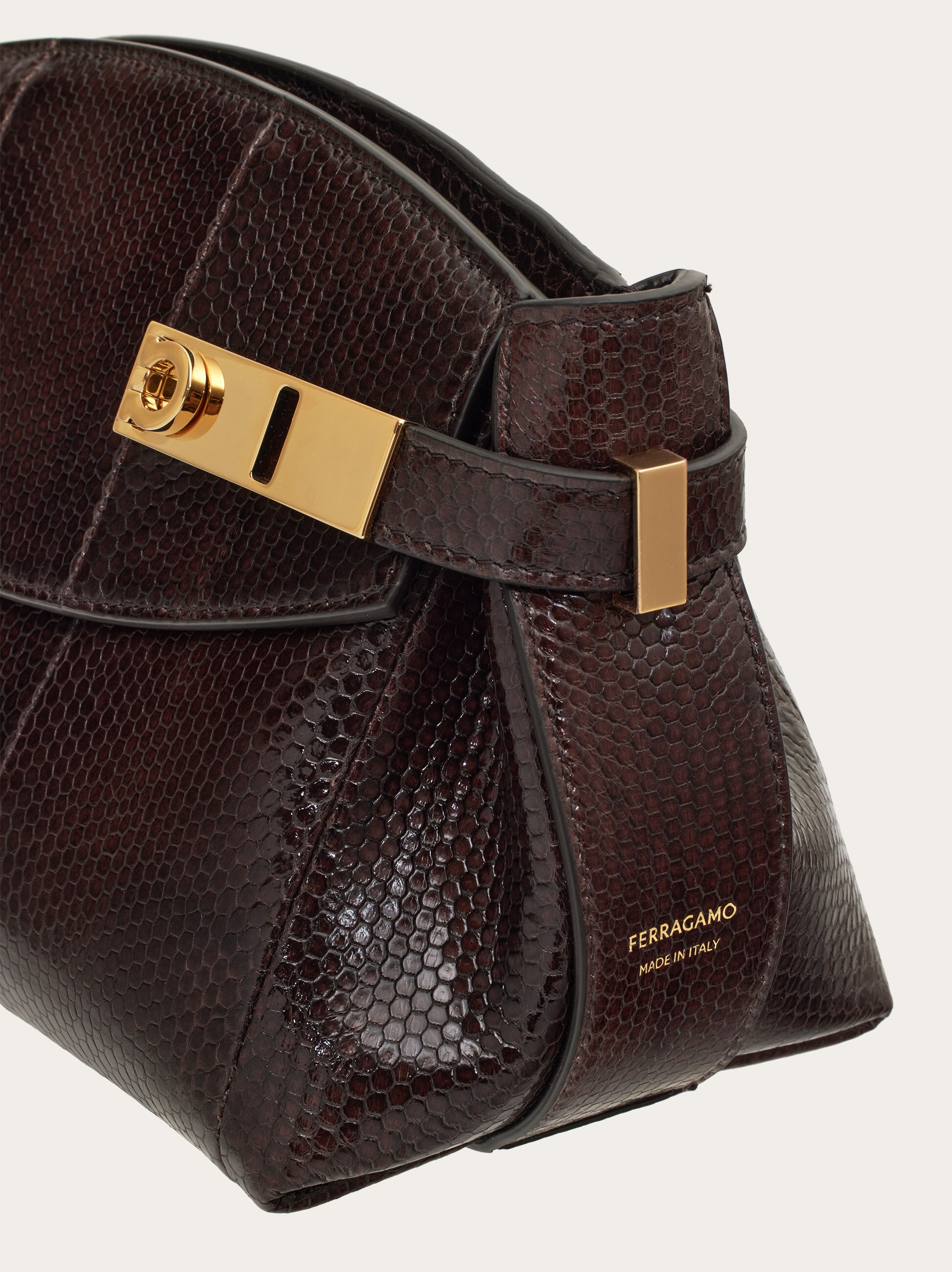 Ferragamo★関税込 Hug ソフト クロスボディバッグ (XS) Hug soft crossbody bag (XS) - Women | Ferragamo
