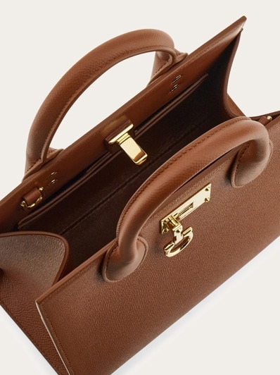 年末年始限定セール中！！✨極美品✨Salvatore Ferragamo 774732_05_cart_r20.jpg