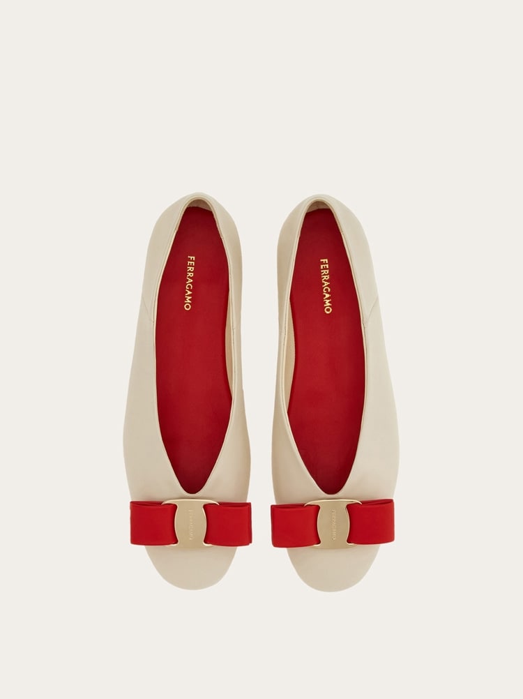 美品 FERRAGAMO VANIA スリングバックシューズ 5.5 ホワイト スリングバック - ウィメンズ | Ferragamo