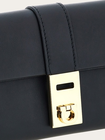 関税込【Ferragamo】ハグ チェーンリンクウォレット ベージュ Salvatore Ferragamo フェラガモ FERRAGAMO 長財布 ガンチーニ