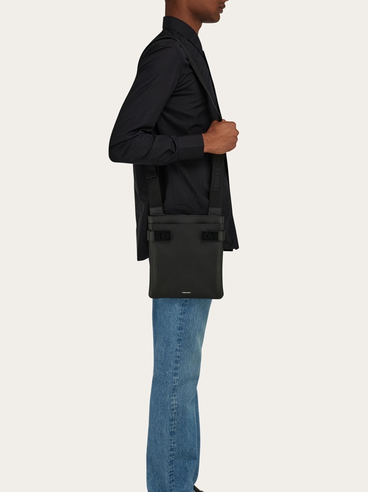 Bolso bandolera con hebillas Gancini North-South Gallery image 2